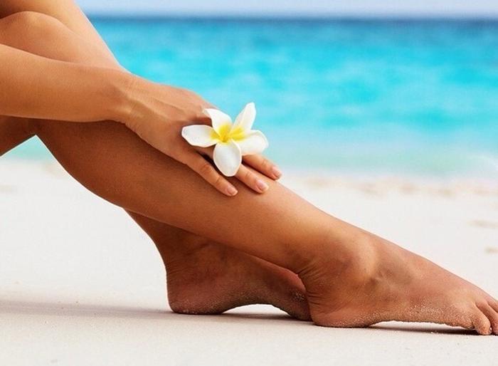 Процесс эпиляции воском